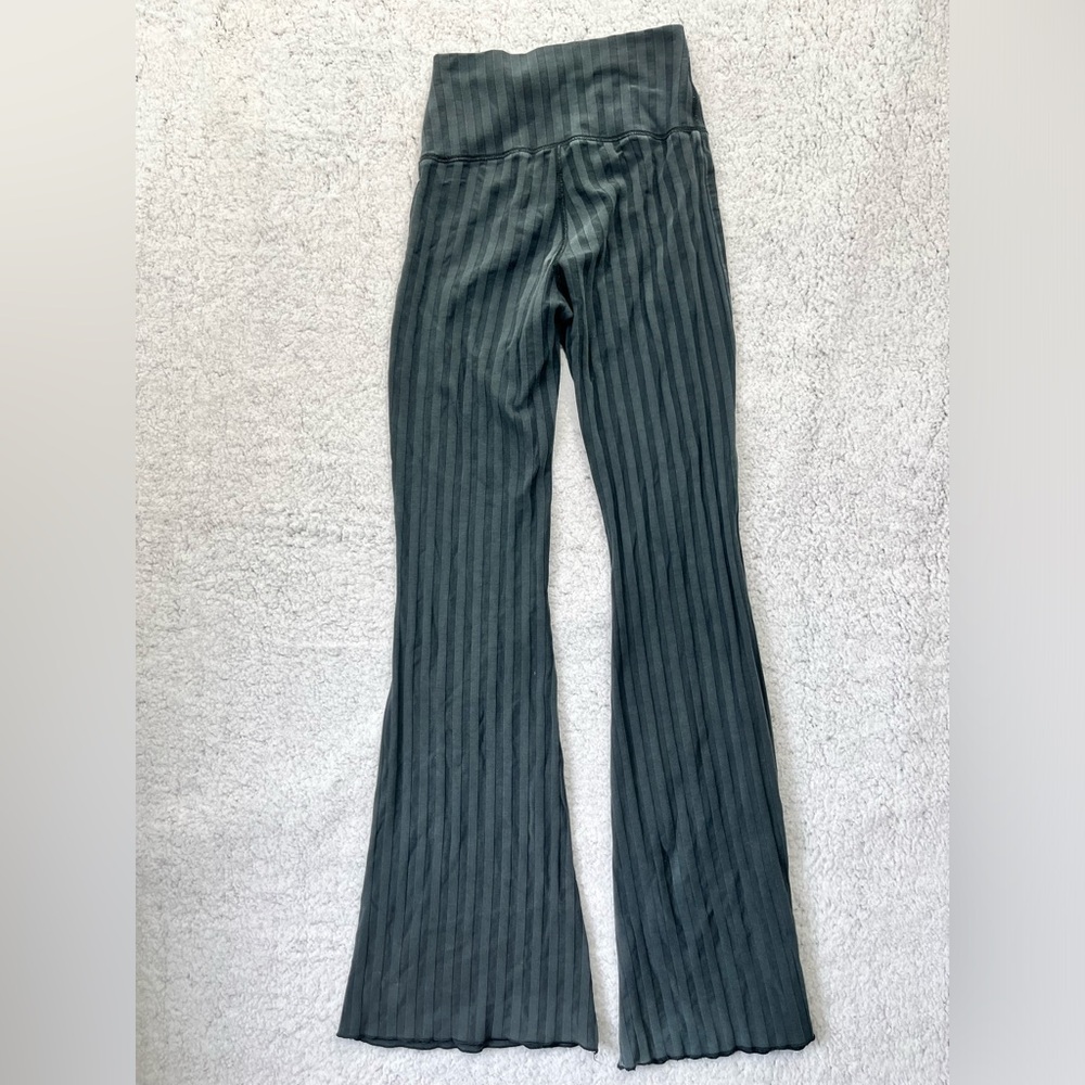 Women's Offline by Aeries Black Gray Stripe Flare Leg Pull On Leggings Size S - Picture 9 of 11